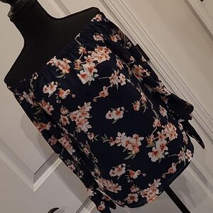 ELIANE ROSE sz XS  floral top